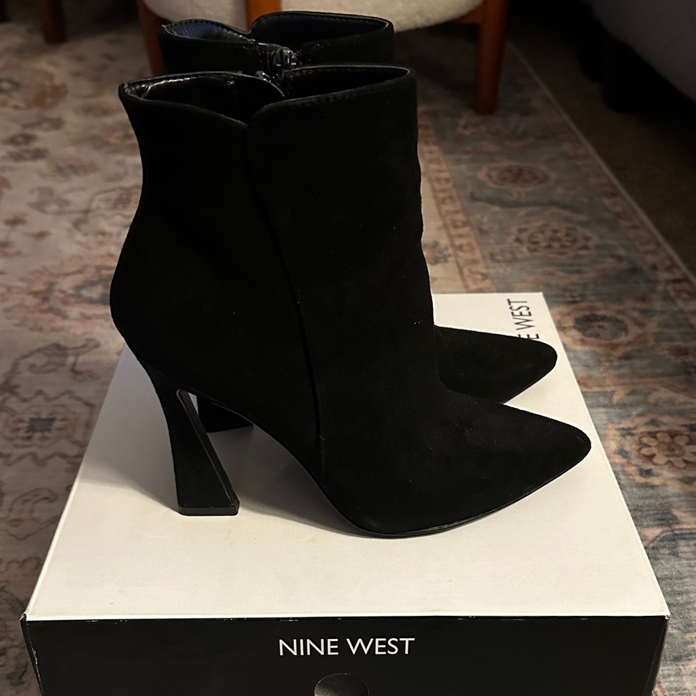 Nine West Torrie Faux Suede Ankle Black Heeled Boots size 6.5M